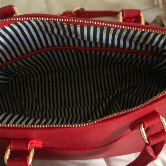 Red Elegant Purse - Picture 2 of 3
